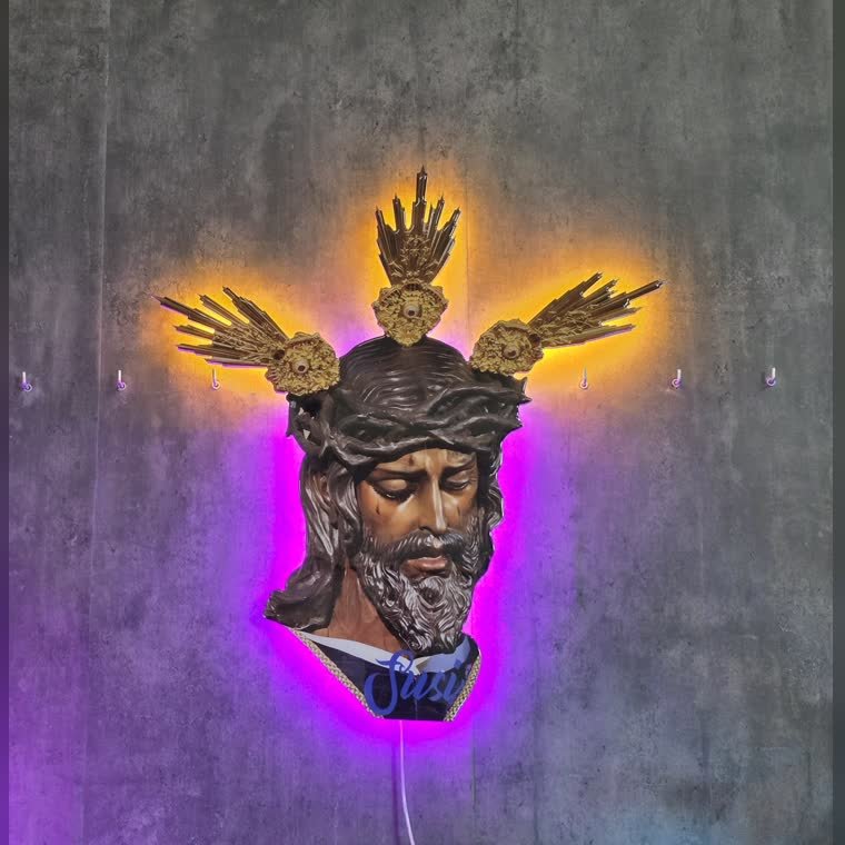 Cuadro religioso en resina epoxi y neón LED